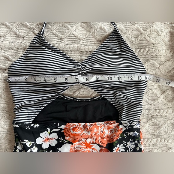 Cupshe Black & White Striped Floral One Piece Swimsuit Women’s Size Medium - Picture 10 of 12